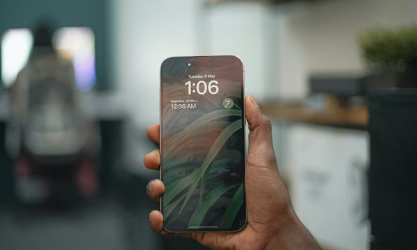 Quelle application de gestion des dépenses recommander pour un utilisateur d'iPhone 14 Pro Max ?